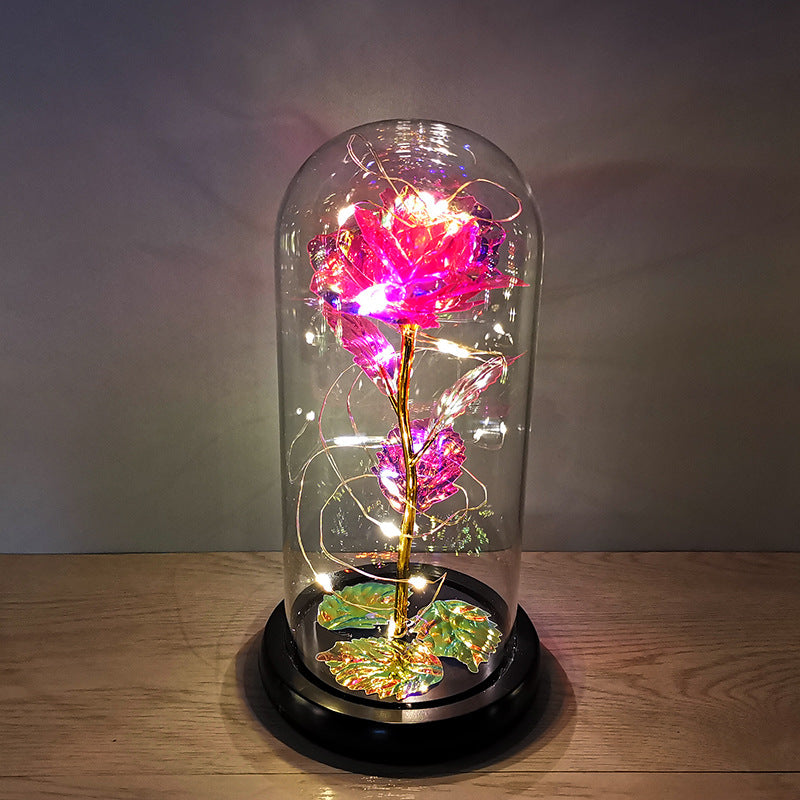 La rose en or sous couverture en verre avec éclairage Led